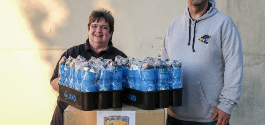 Anja & André bei der Übergabe